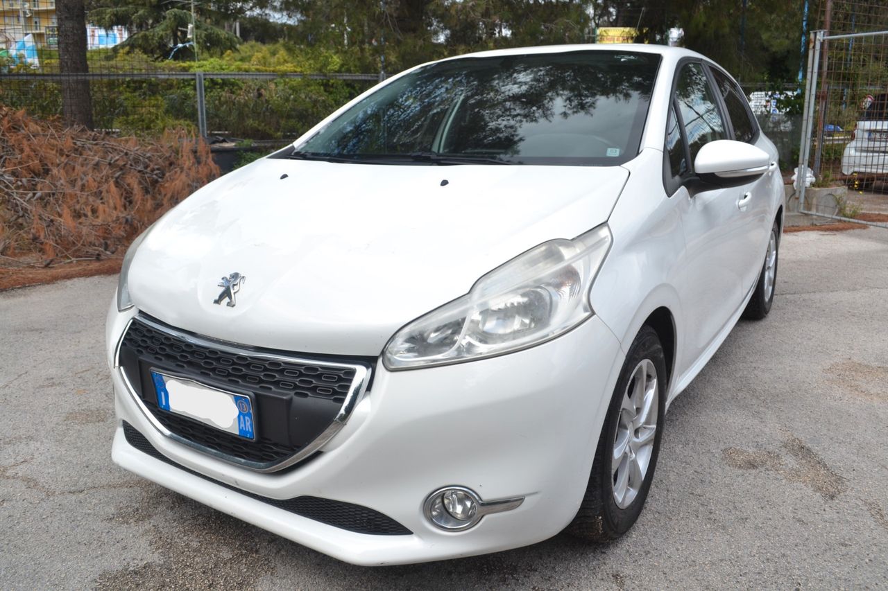 Peugeot 208 1.4 HDi 68 CV 5 porte Allure