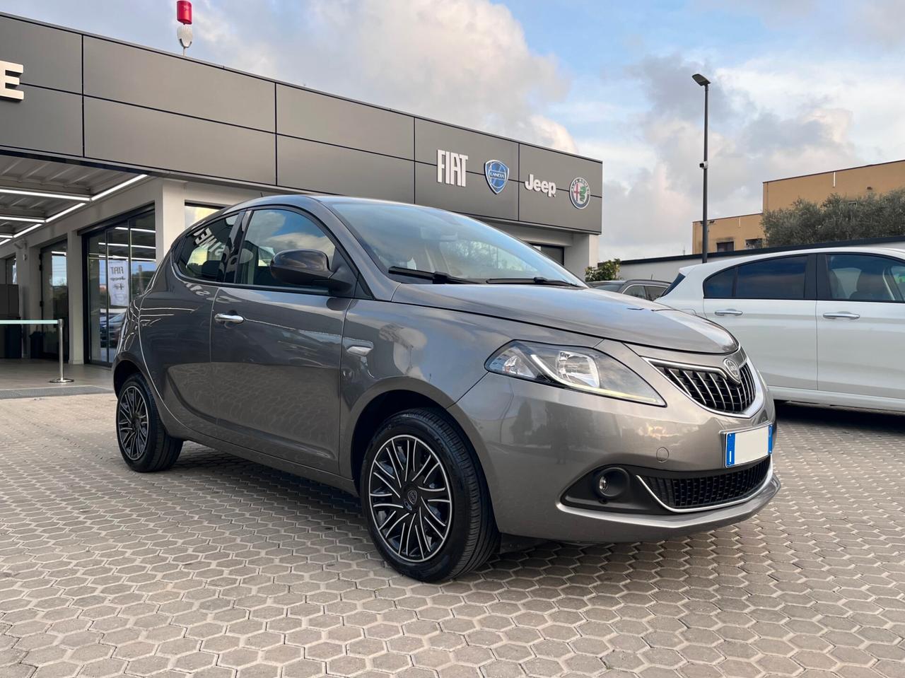 Lancia Ypsilon 1.0 FireFly 5 porte S&S Hybrid Gold
