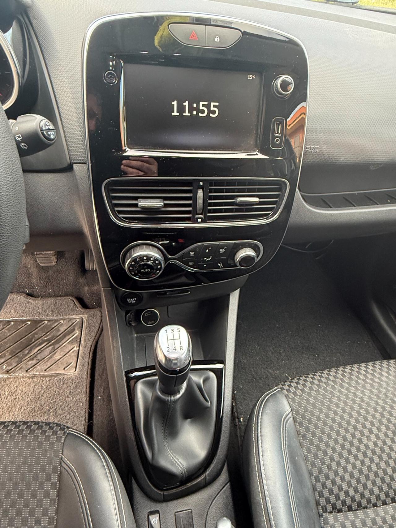 Renault Clio dCi 8V 90 CV EDC 5 porte Moschino Intens