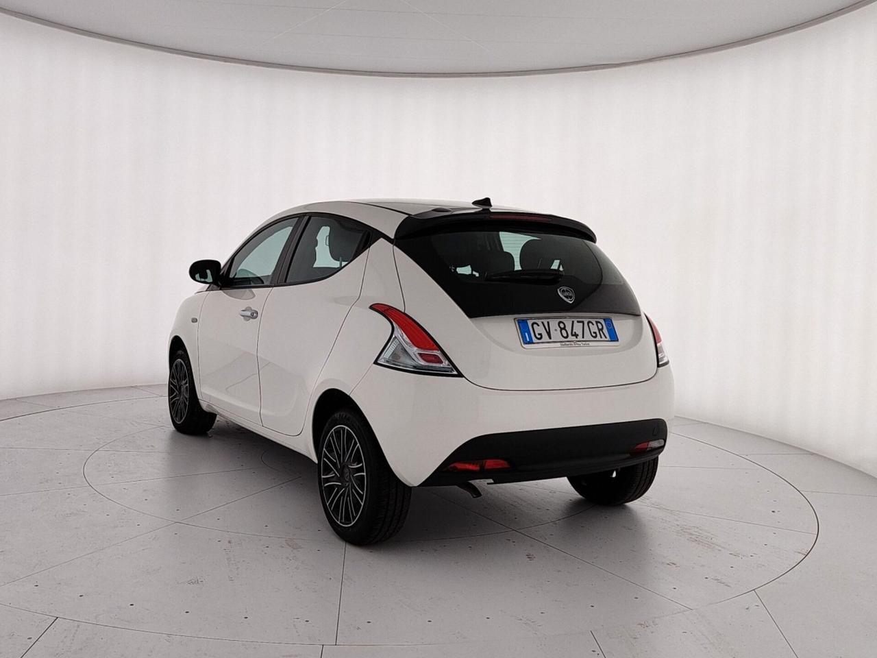 Lancia Ypsilon 1.0 FireFly 5 porte S&S Hybrid Oro