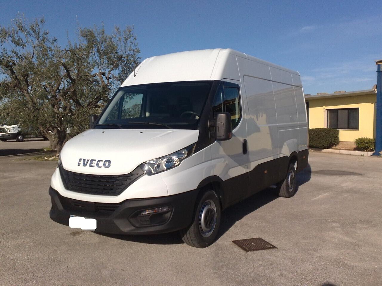Iveco Daily 35s14 2.3hpt Furgone di serie - 2021