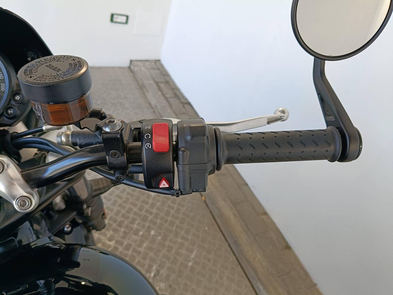 TRIUMPH TRIUMPH STREET TWIN 900