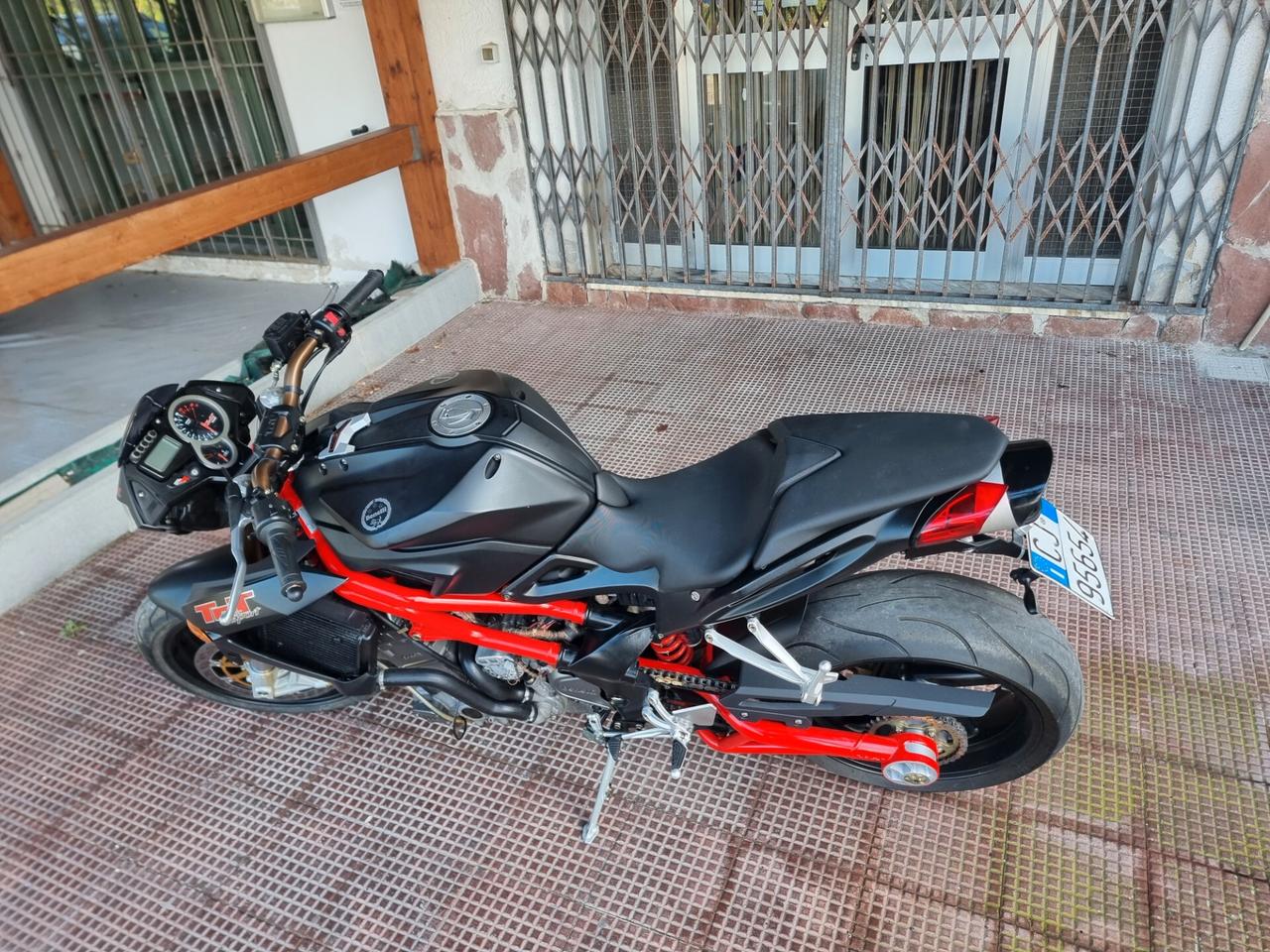 Benelli tnt sport 1130