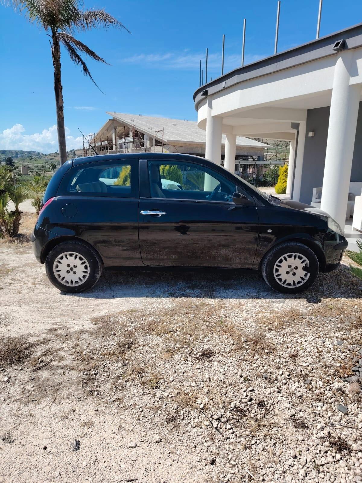 Lancia Ypsilon 1.3 MJT 75 CV Argento