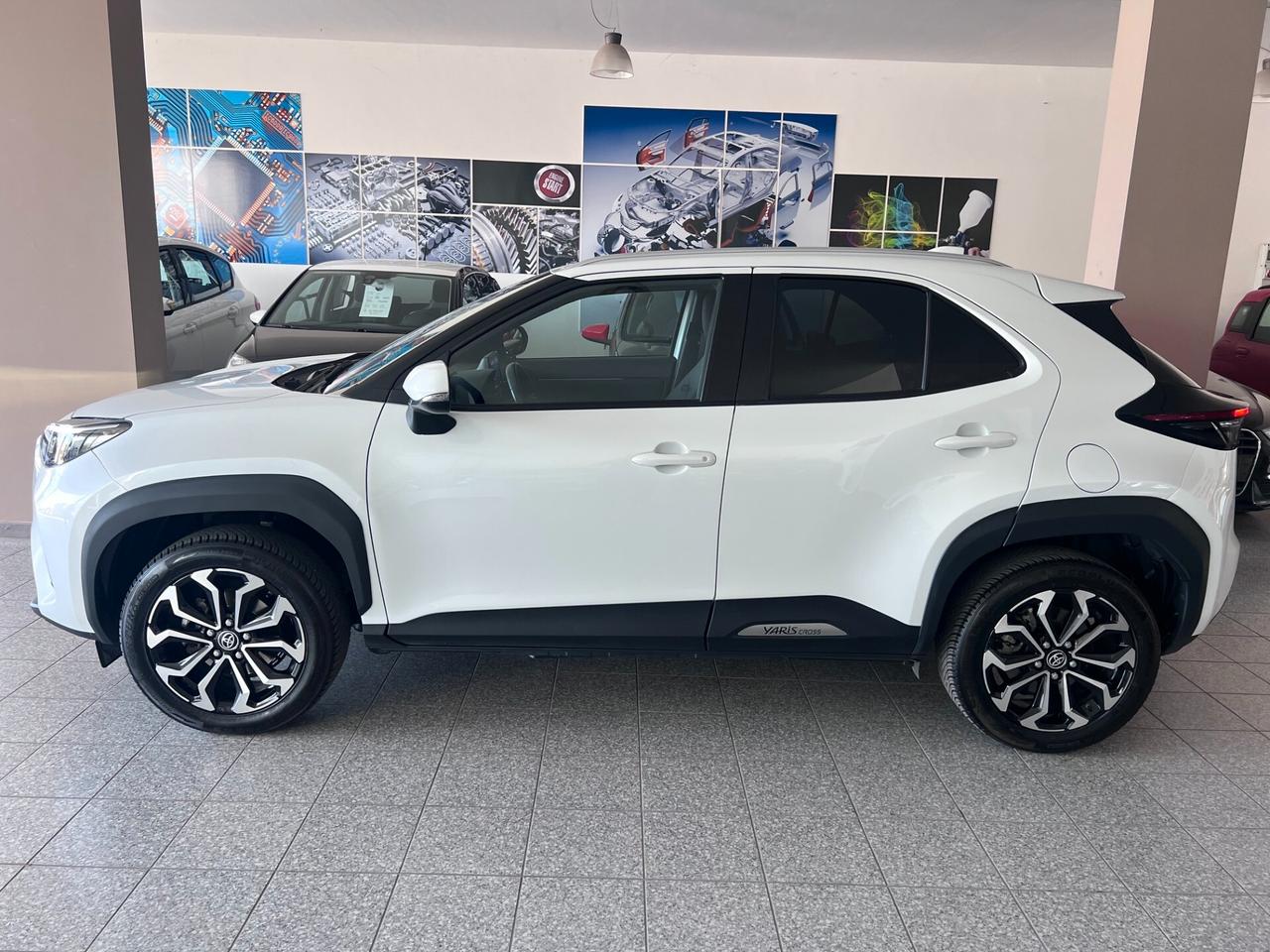 Toyota Yaris Cross 1.5h Trend fwd 116cv e-cvt NAVI/LED/17; PERFETTA!!