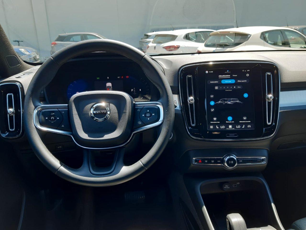 Volvo XC40 2.0 b3 Plus Black Edition auto
