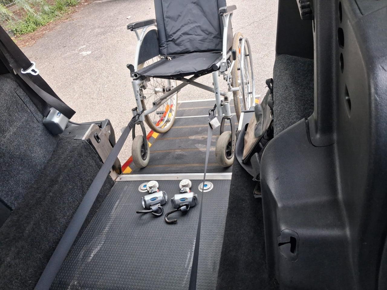 Peugeot Bipper Pianale ribassato con rampa disabili in carrozzina