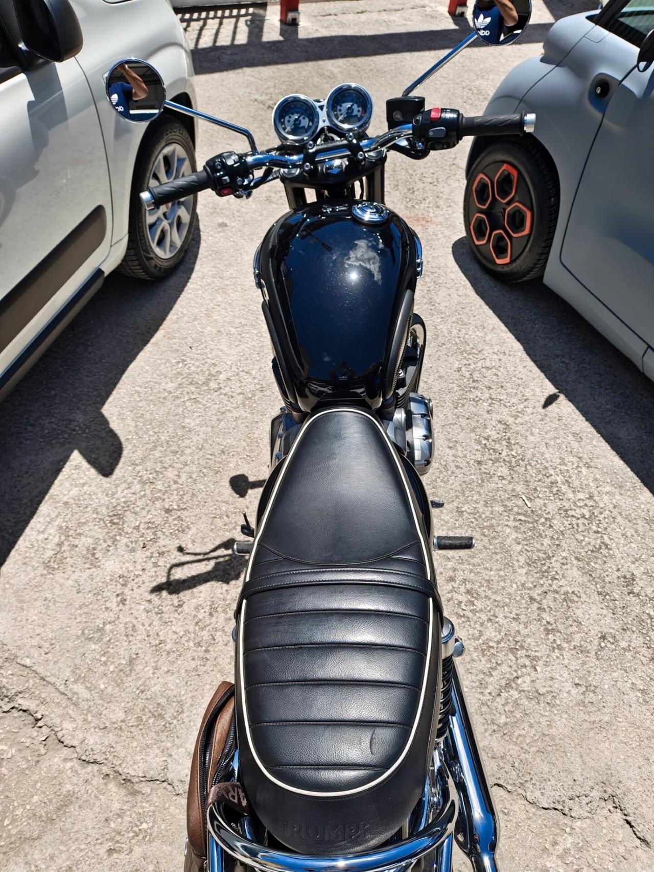 Triumph Bonneville T120 Tutti i tagliandi dimostrabili con fatture .unico Proprietario