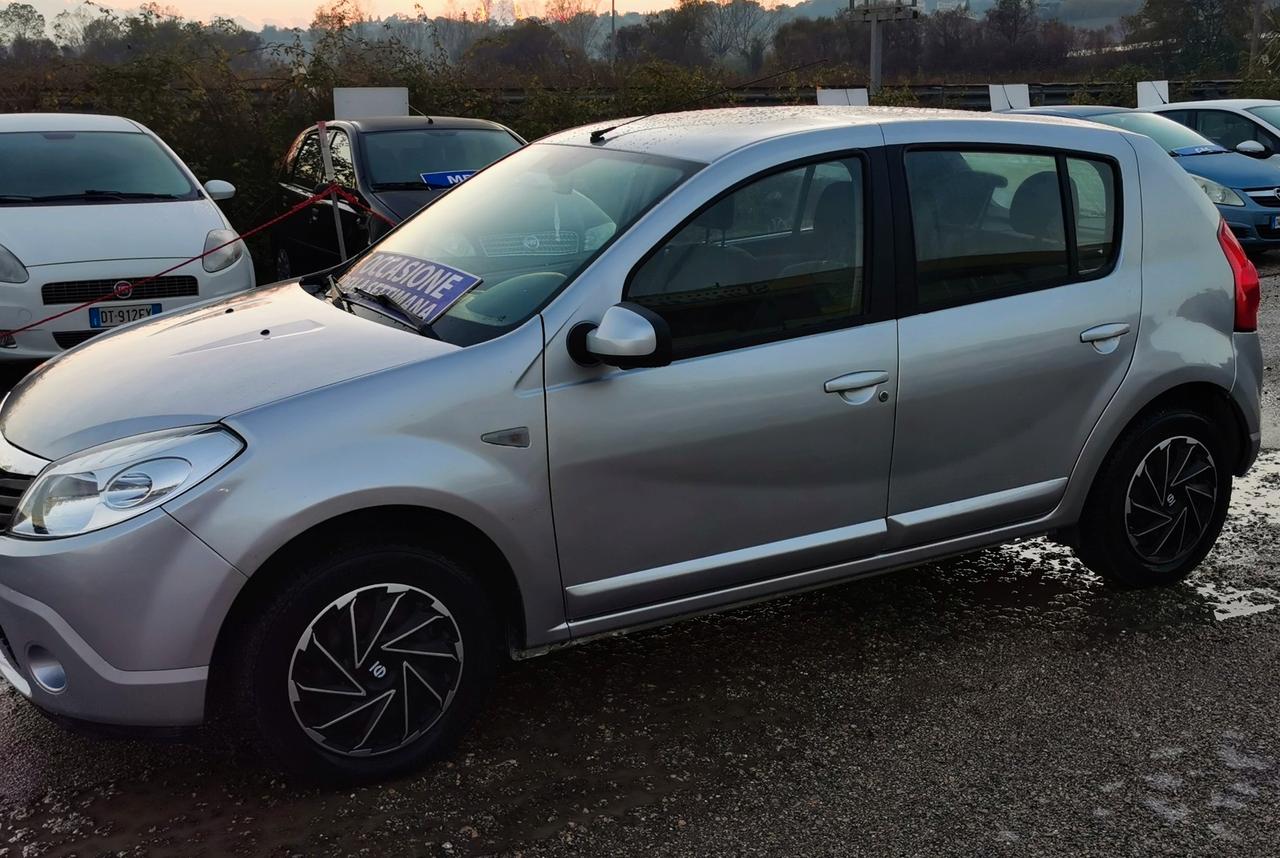 DACIA SANDERO IMP GAS . GARANZIA 24 MESI