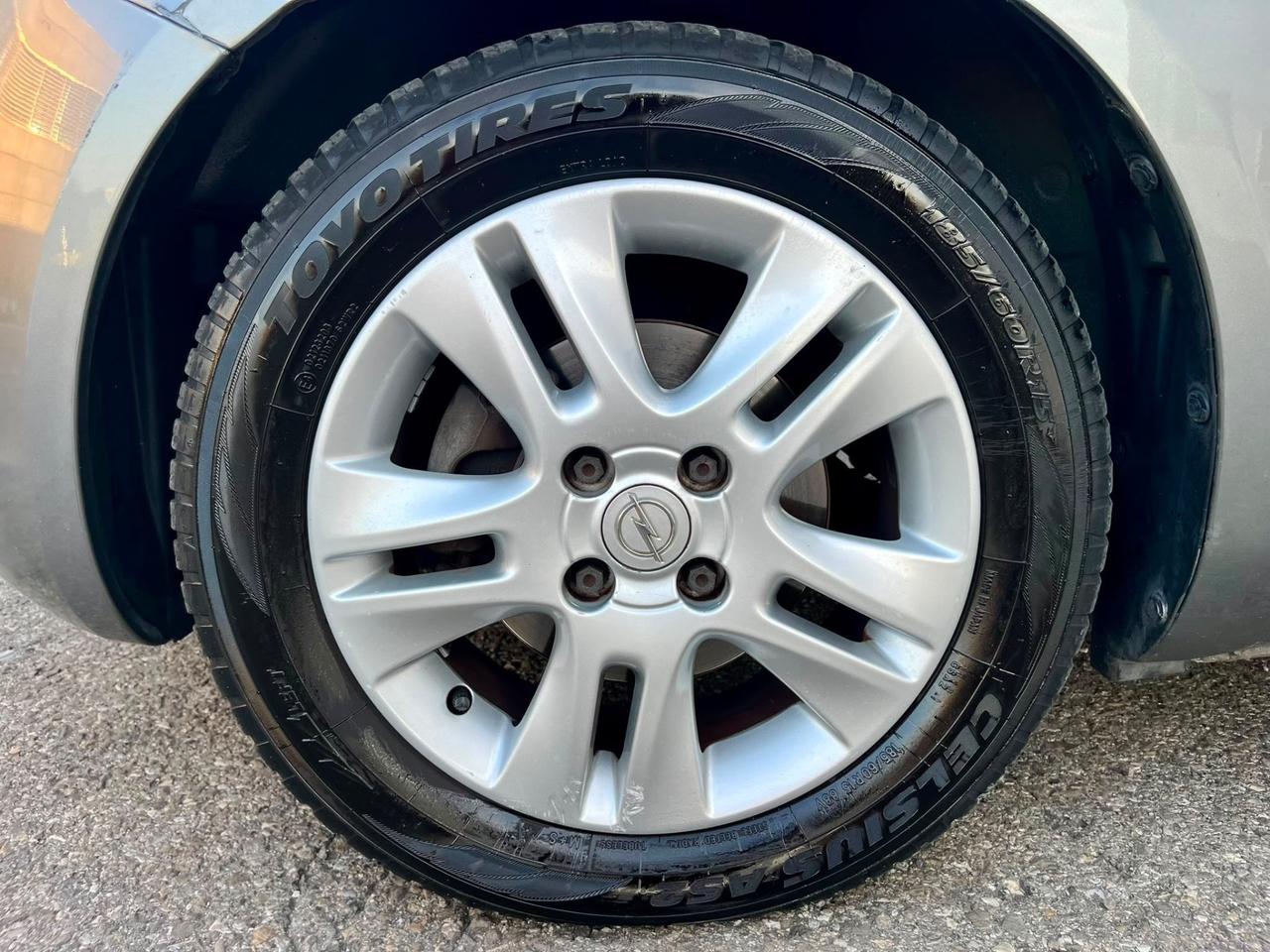 Opel Agila 1.2benz 2011 141.000km cambio automatico perfetta