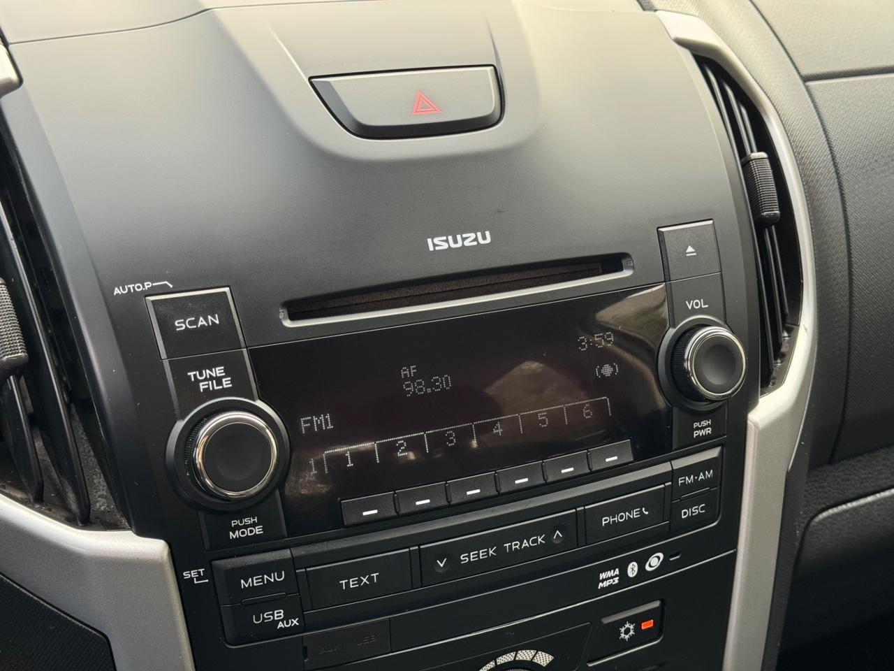 Isuzu D-Max 2.5 Crew Cab Solar A/T 4WD