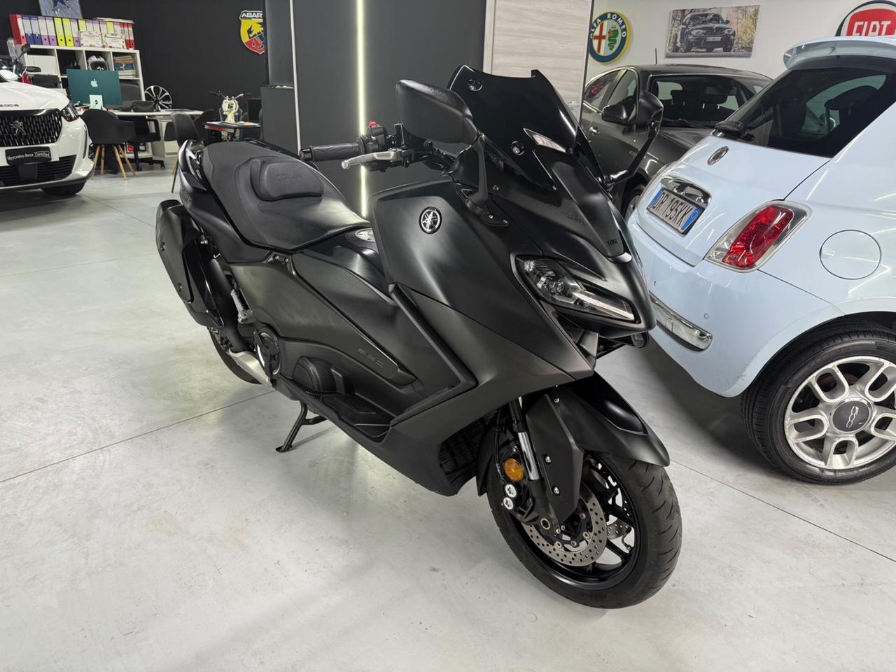 YAMAHA T MAX 560 2024