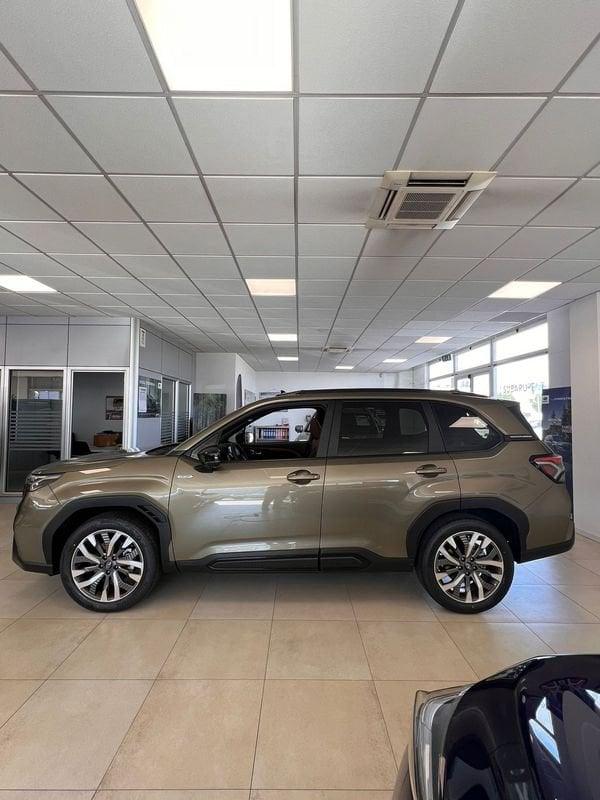 Subaru Forester 2.0 e-Boxer Premium auto
