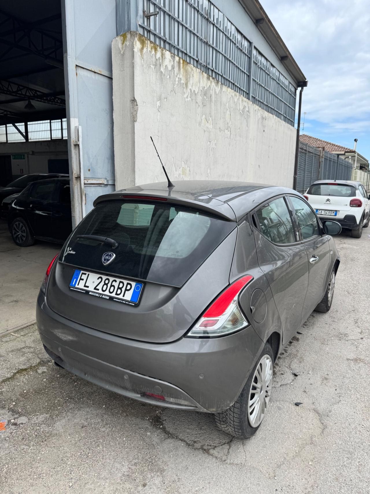 Lancia Ypsilon 1.2 69 CV 5 porte Platinum