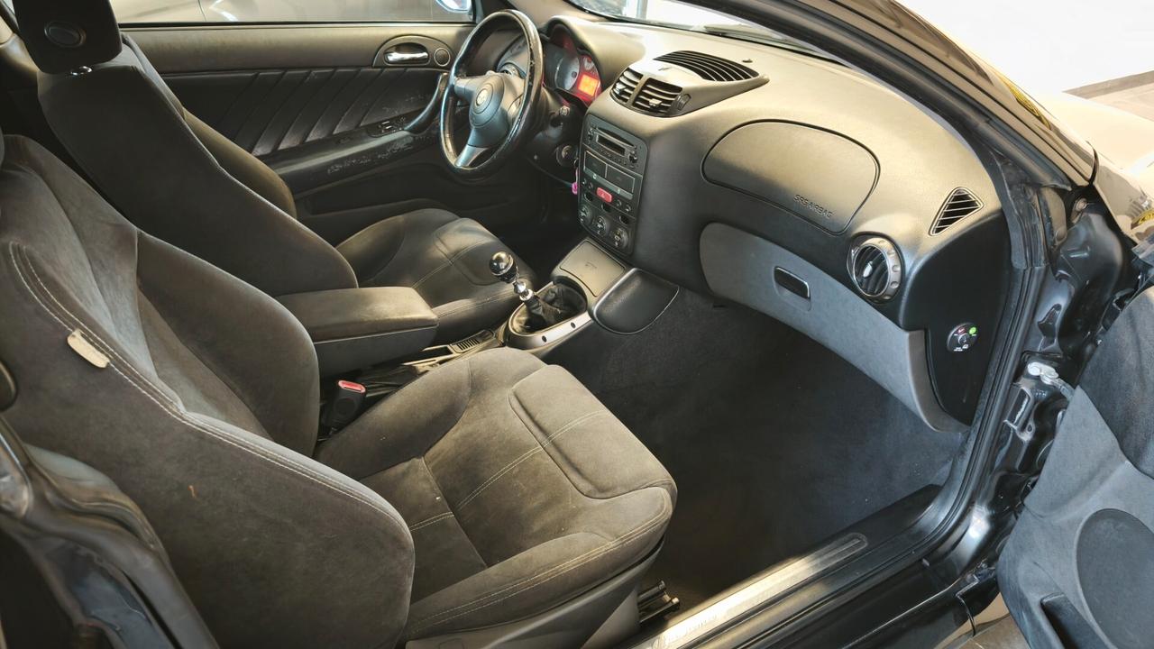 Alfa Romeo GT 1.9 JTDM 16V Distinctive