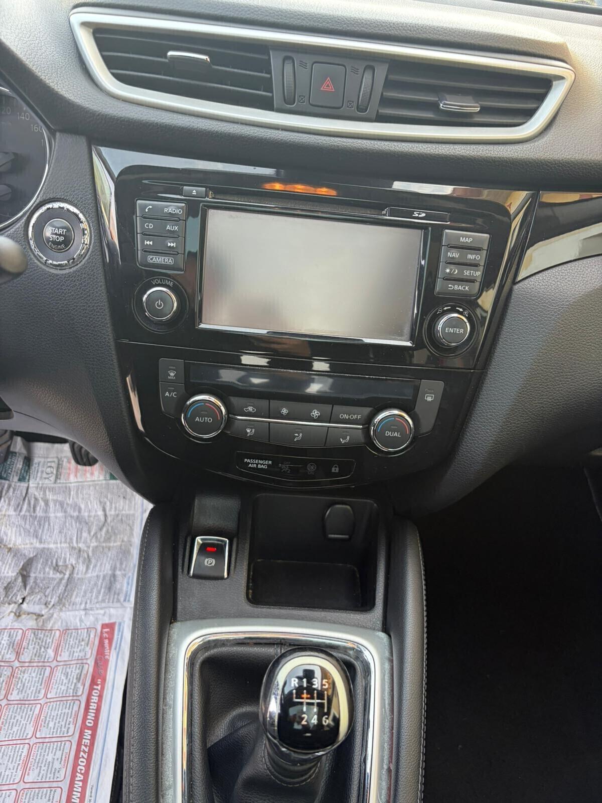 Nissan Qashqai 1.5 dCi tetto in vetro navigazione full