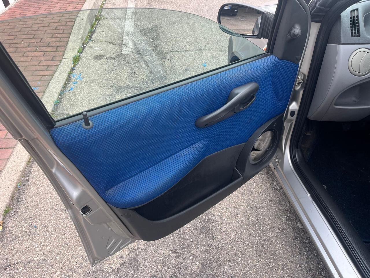 Fiat Punto 1.2i cat 5 porte SX