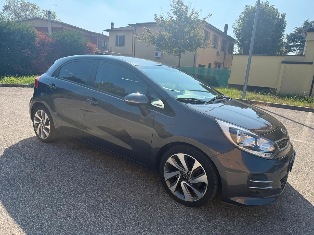 Kia Rio 1.4 crdi - NEOPATENTATI - 12 MESI DI GARANZIA -
