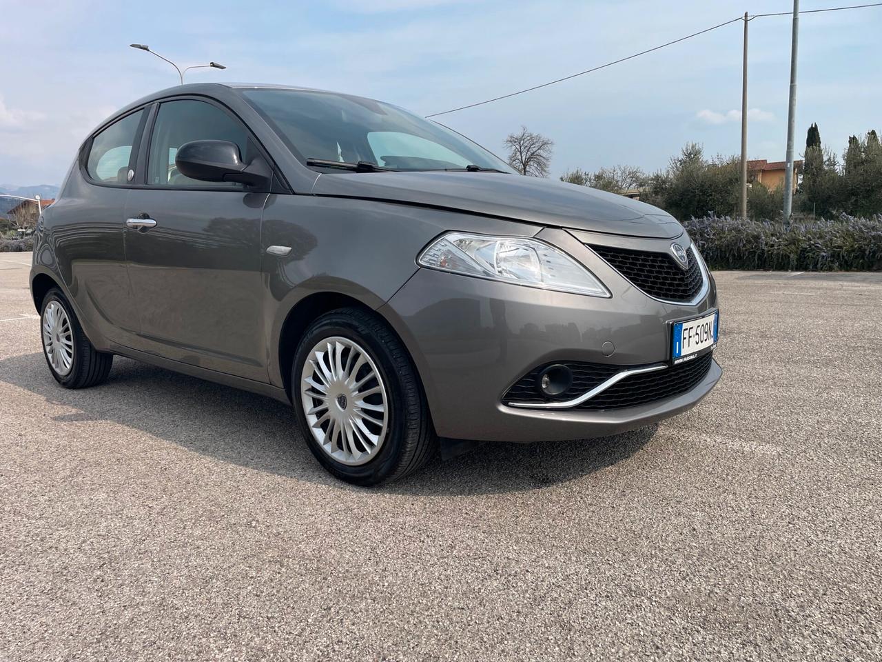 Lancia Ypsilon 1.2 69 CV 5 porte GPL Ecochic Gold