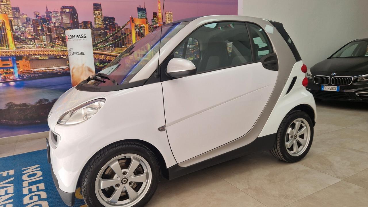 Smart ForTwo 1000 52 kW MHD coupé Genius s.ed.