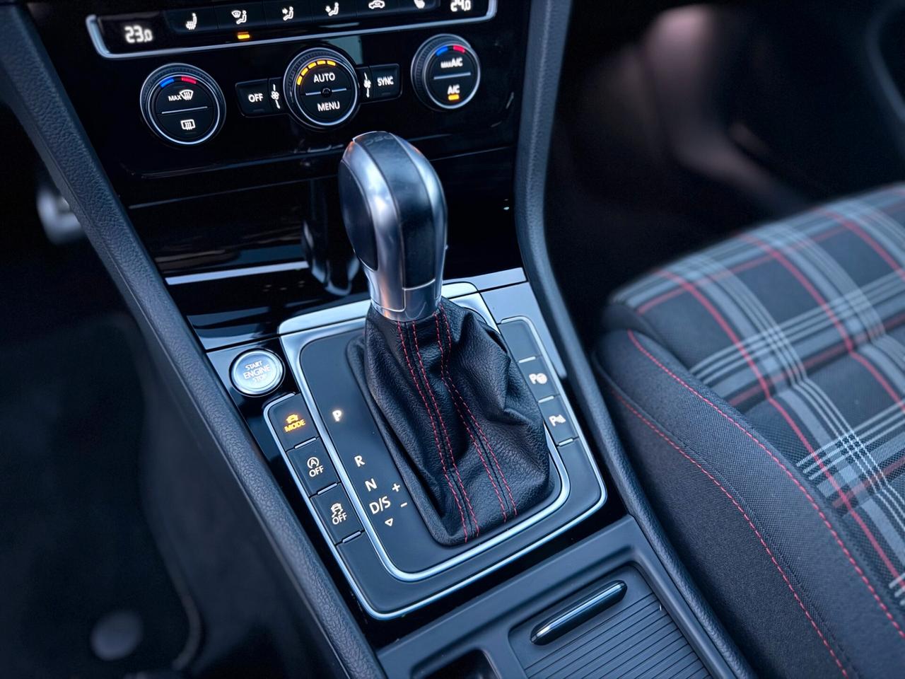 Volkswagen Golf 7.5 GTI Performance 245 CV TETTO*DSG*FULL