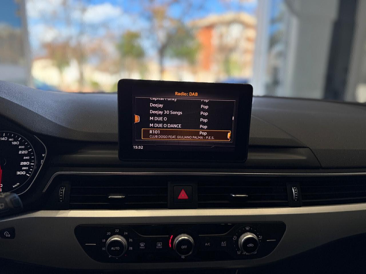 Audi A4 35 TDI S tronic Business “Matrix”