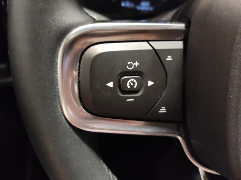 VOLVO XC40 (2017-->) - XC40 T2 Core