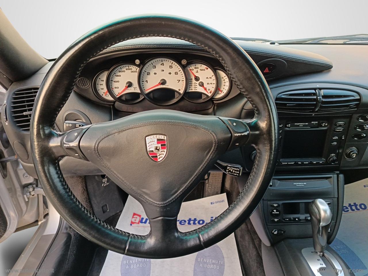 PORSCHE 996 Carrera 4 Coupé