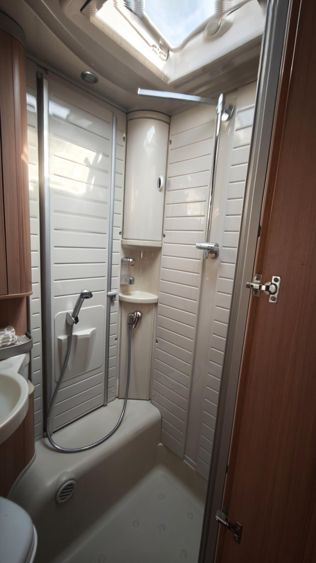 Burstner su Ducato 130cv con Gemelli e basculante