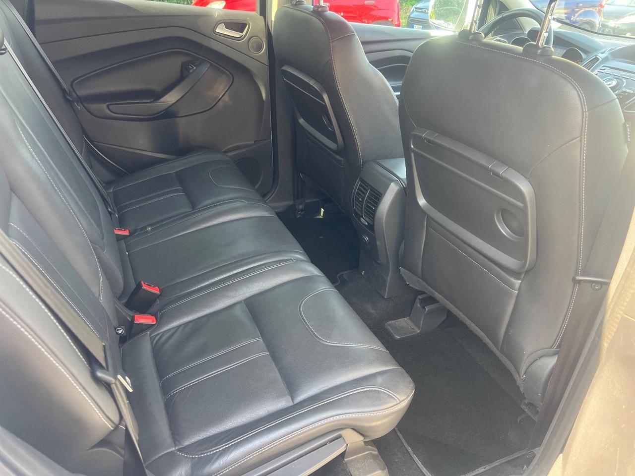 Ford Kuga 2.0 TDCI 140 CV 4WD Powershift Titanium