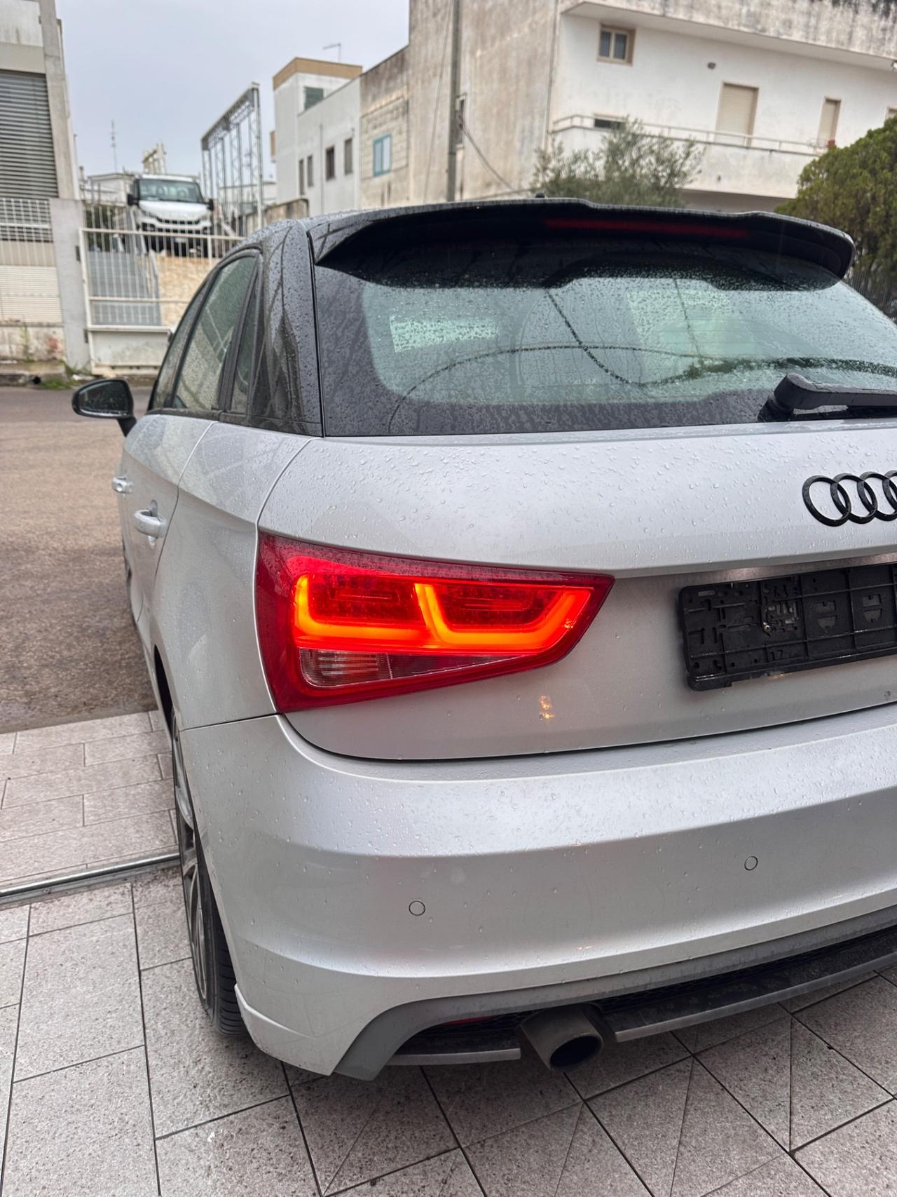 Audi A1 1.6 TDI S line edition plus-2014 LED/17"
