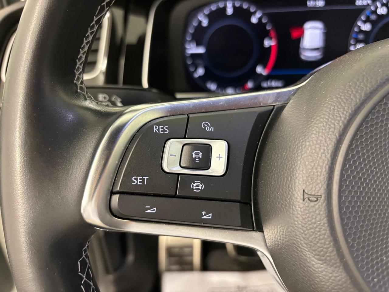 Volkswagen Golf R-LINE FULL OPTIONAL