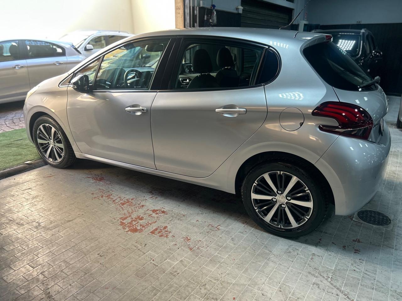 Peugeot 208 BlueHDi 75 5 porte Allure