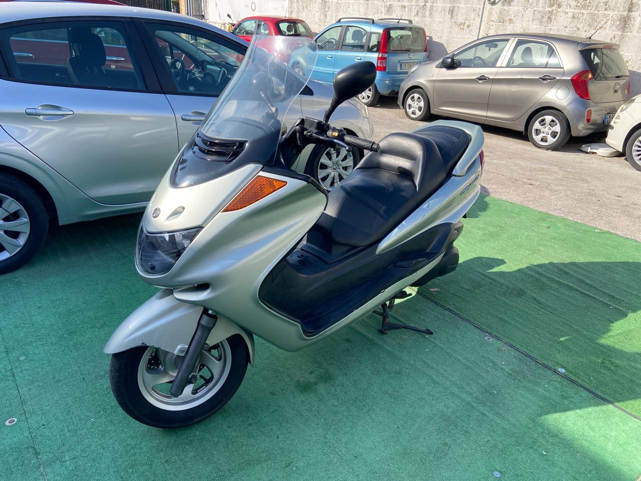 Yamaha Majesty 400 Benzina