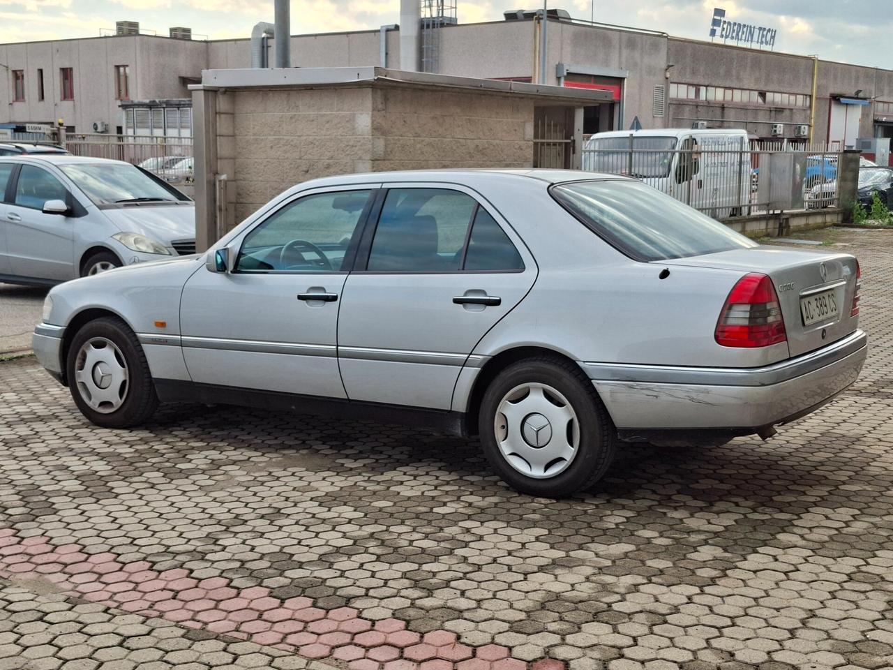 Mercedes-benz C 200 Elegance *UNICO PROPRIETARIO*