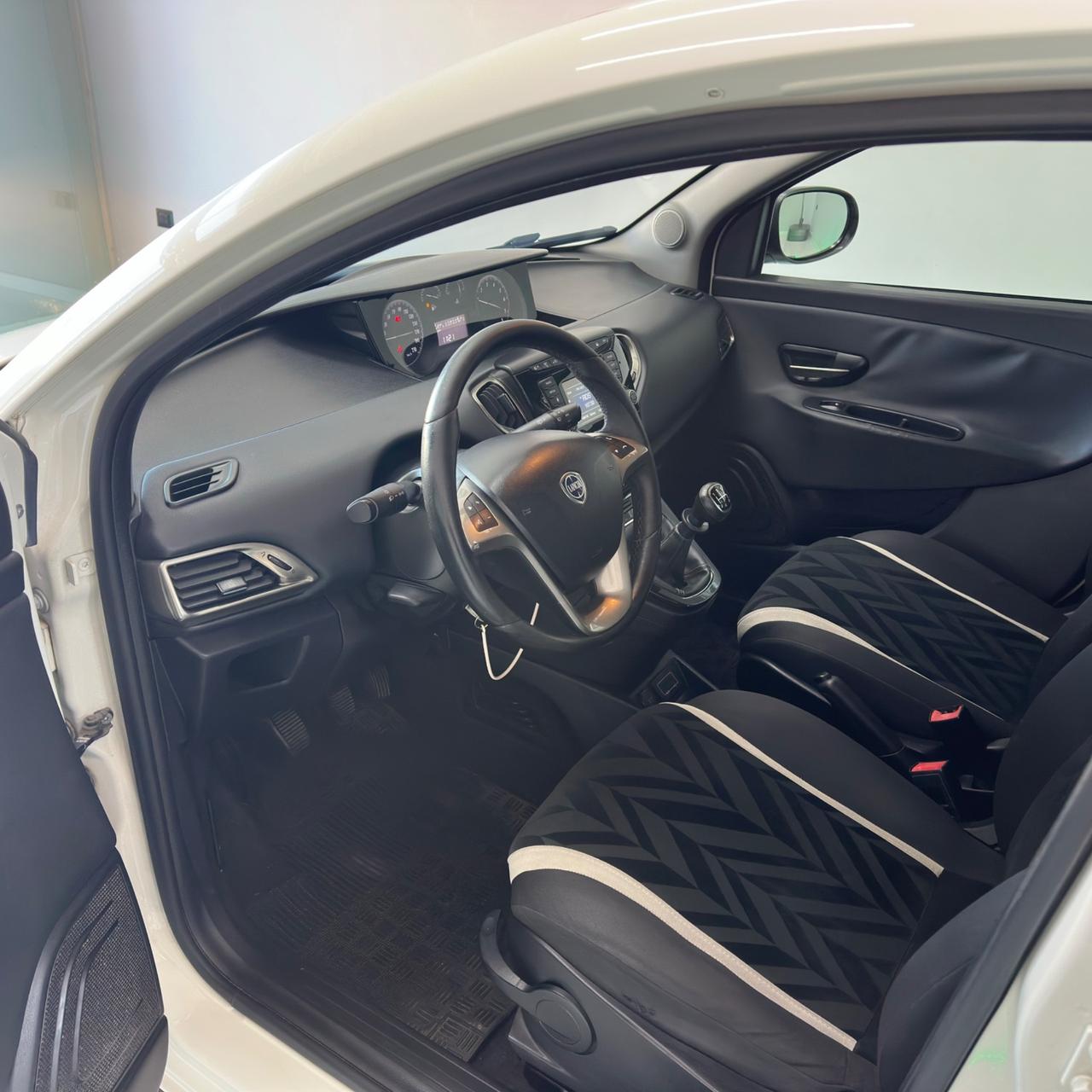 Lancia Ypsilon 1.2 69 CV 5 porte Gold my18