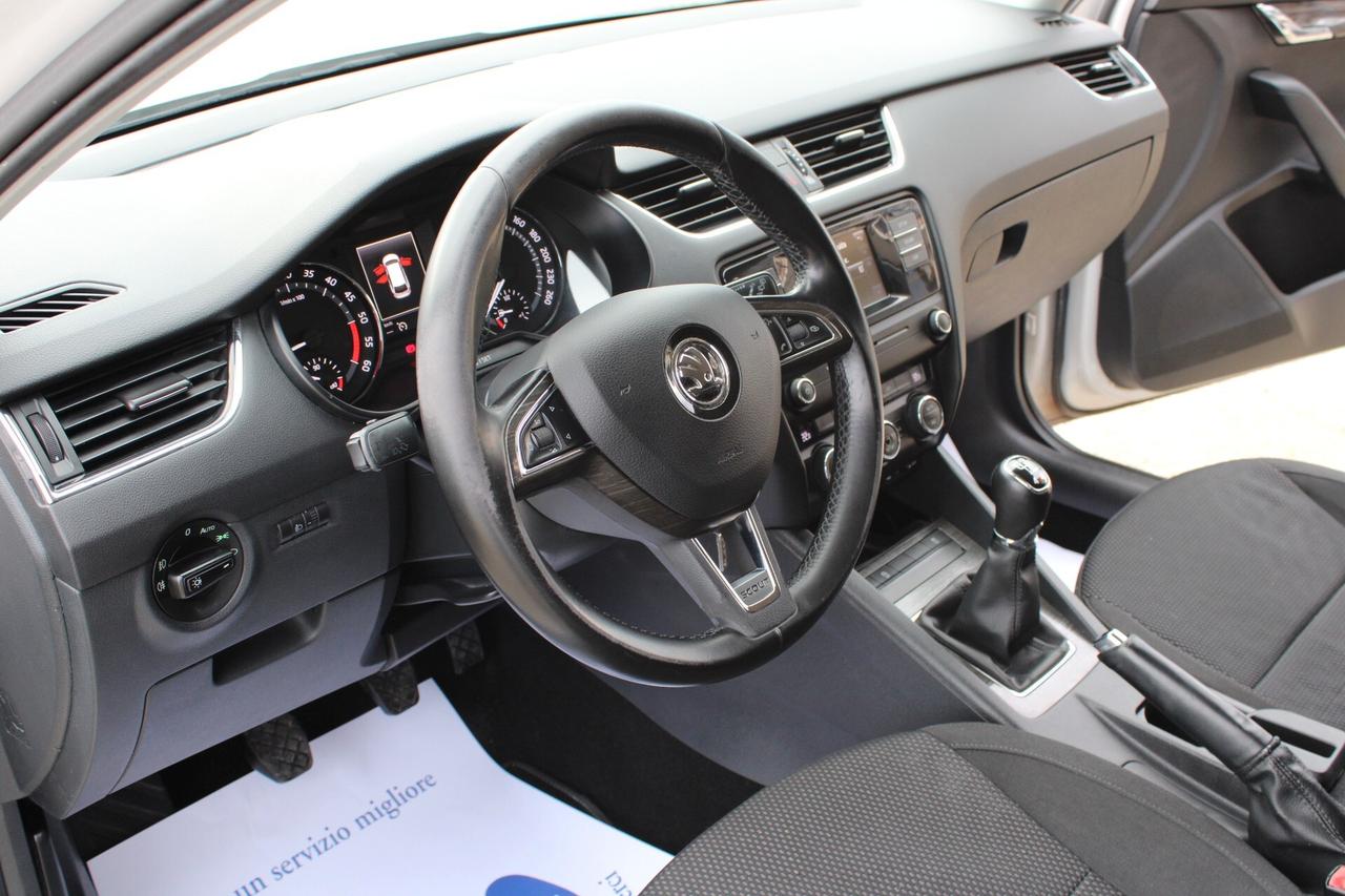 Skoda Octavia Wagon 2.0 tdi Scout c sen. parc. 4x4 150cv
