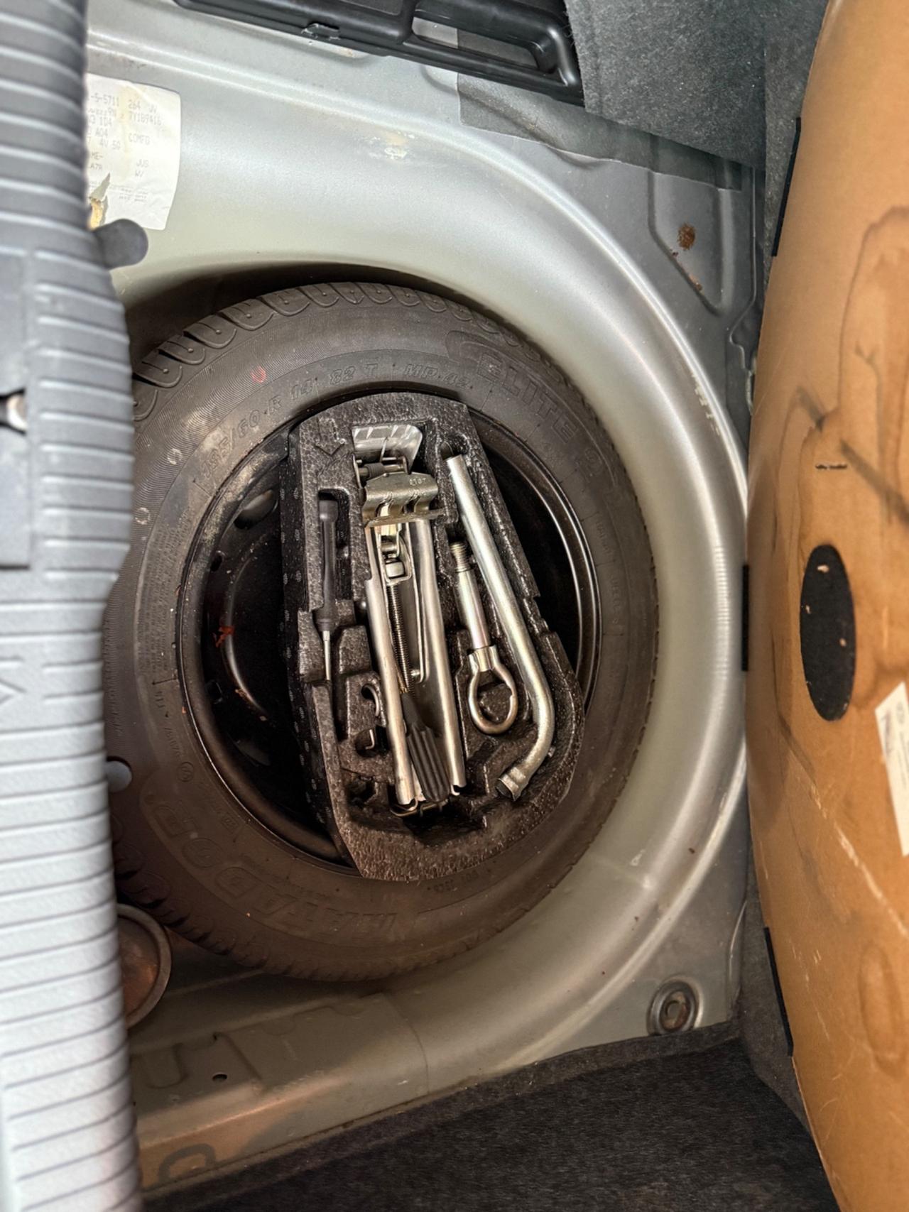 Volkswagen Polo 1.2benzina 64cv Neopatentati