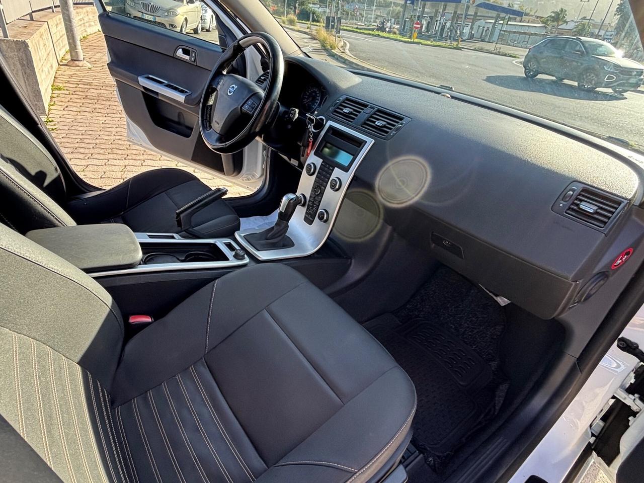 Volvo V50 D4 R-design