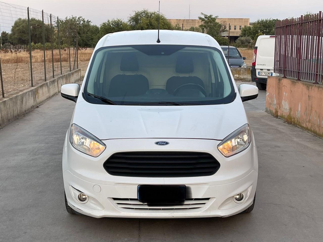 Ford Tourneo Courier 1.5 TDCI 75 CV Titanium