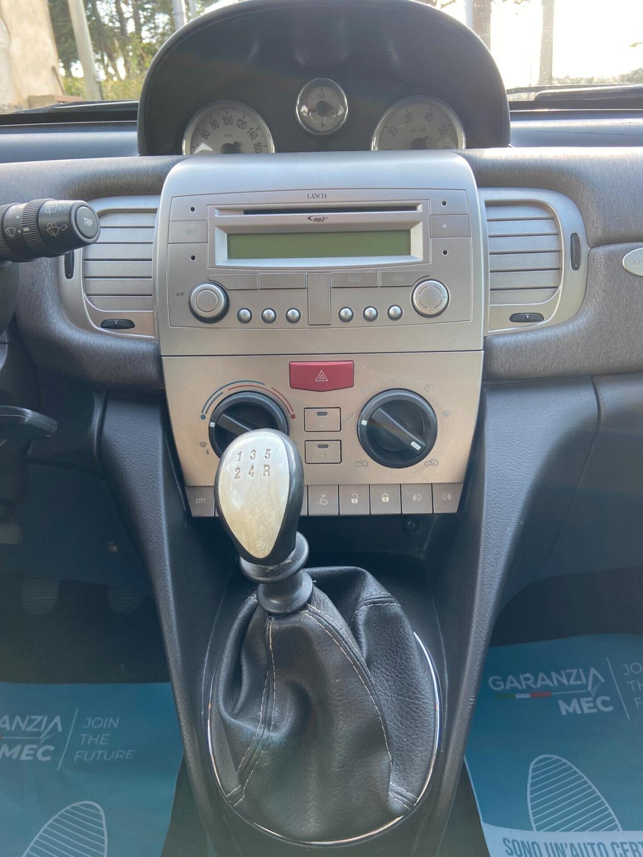 Lancia Ypsilon