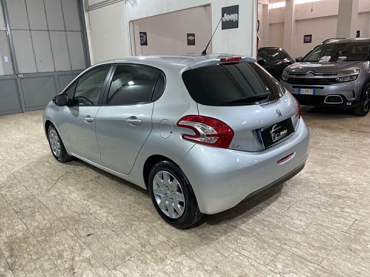 Peugeot 208 1.4 HDi 68 CV 5 porte Allure