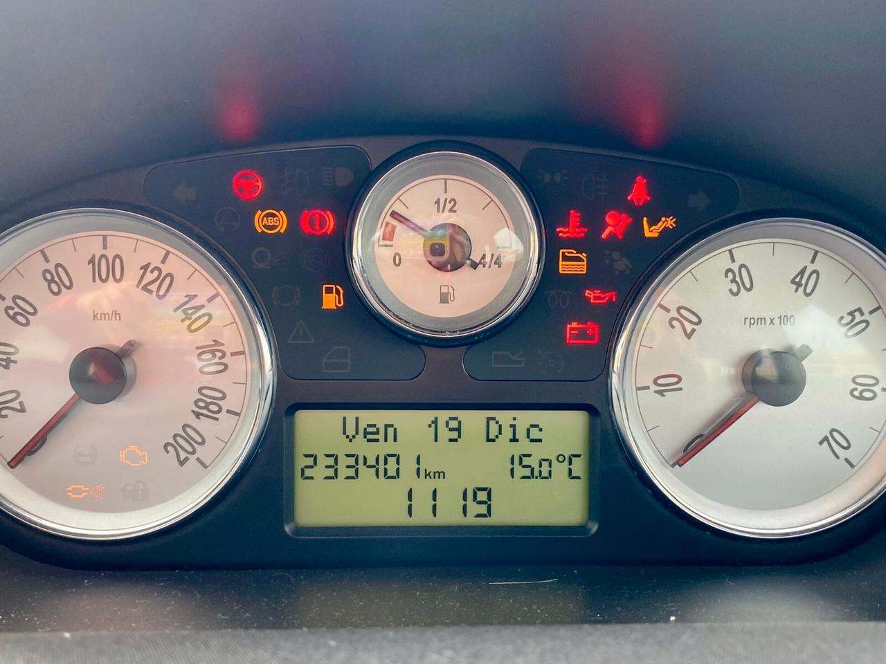 Lancia Ypsilon 1.3 MJT 75 cv. Unyca