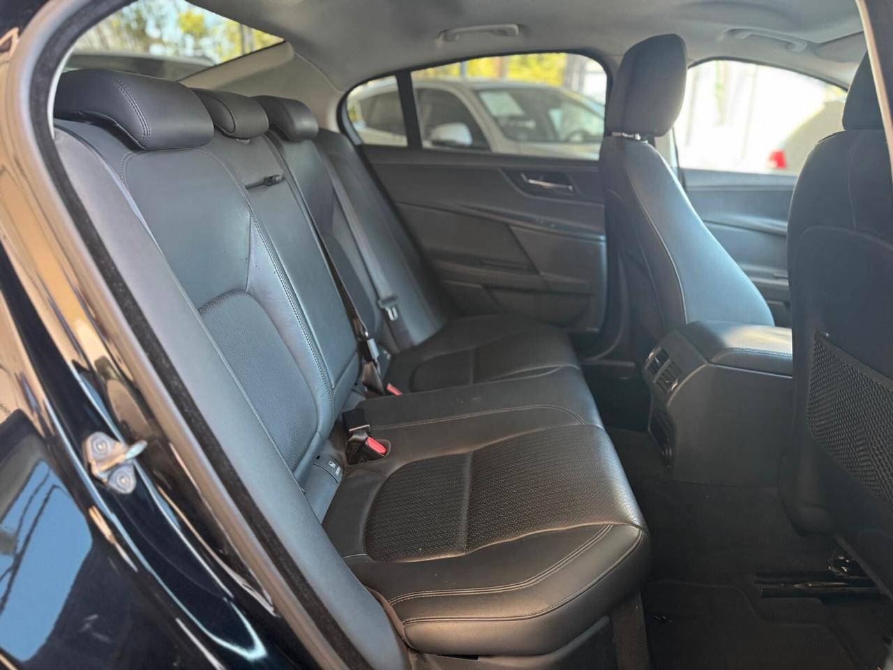Jaguar XE 2.0 D Turbo 180CV aut. Portfolio