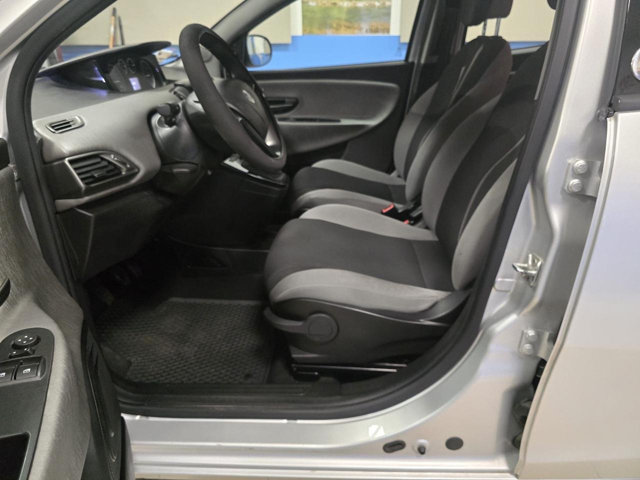 Lancia Ypsilon 0.9 TwinAir 85 CV 5 porte Metano Ecochic Gold