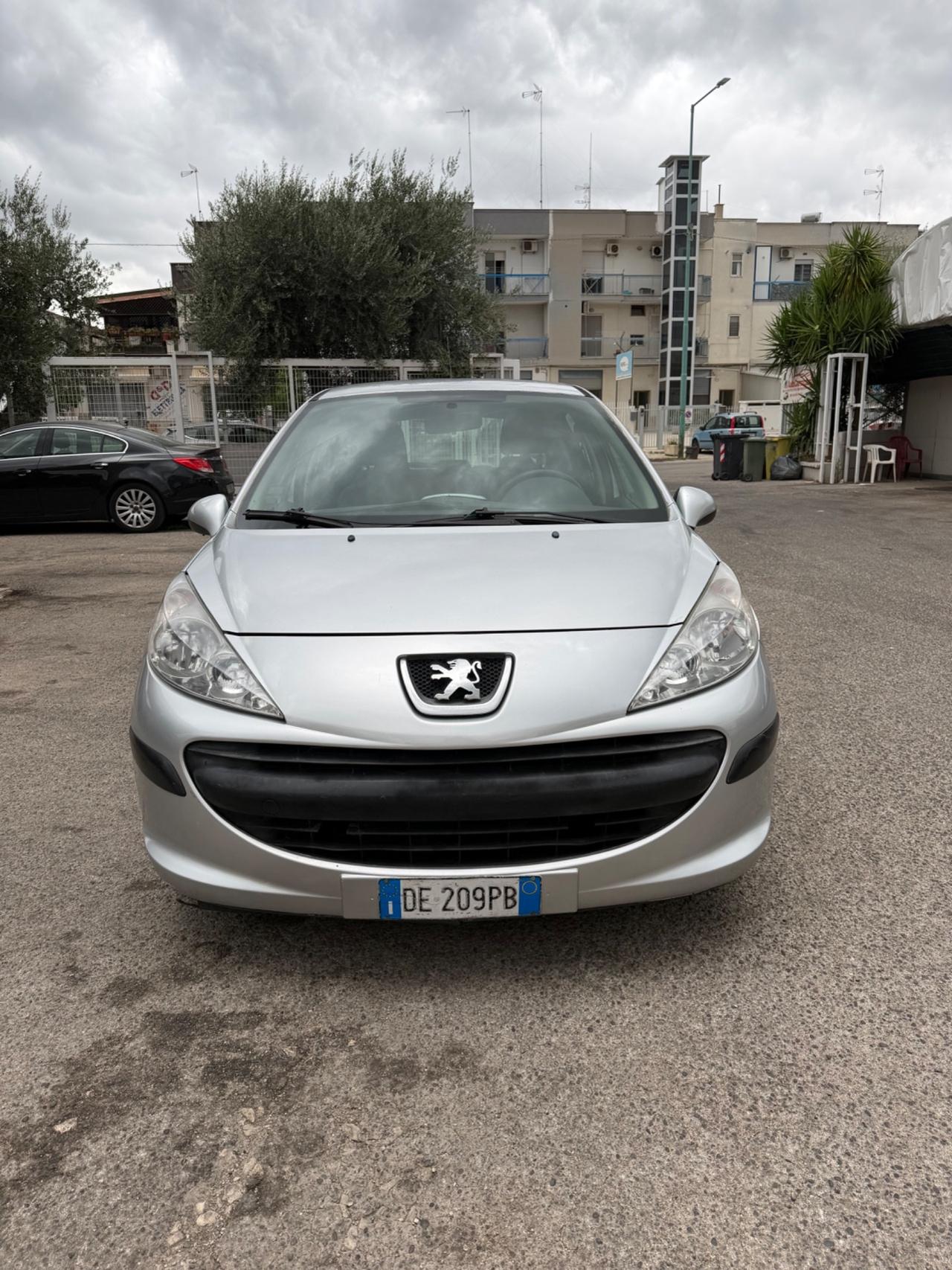 Peugeot 207 1.4 HDi 70CV 5p. XT