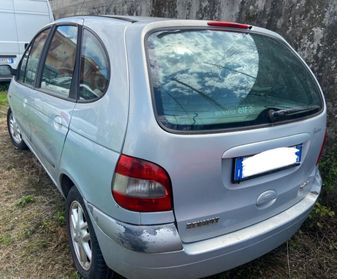 RENAULT Scénic 1.9 dCi Dynamique