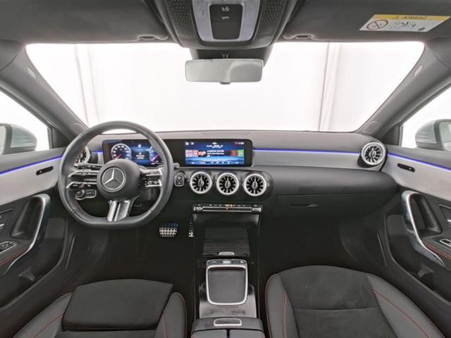 MERCEDES-BENZ A 180 AMG Line Advanced Plus