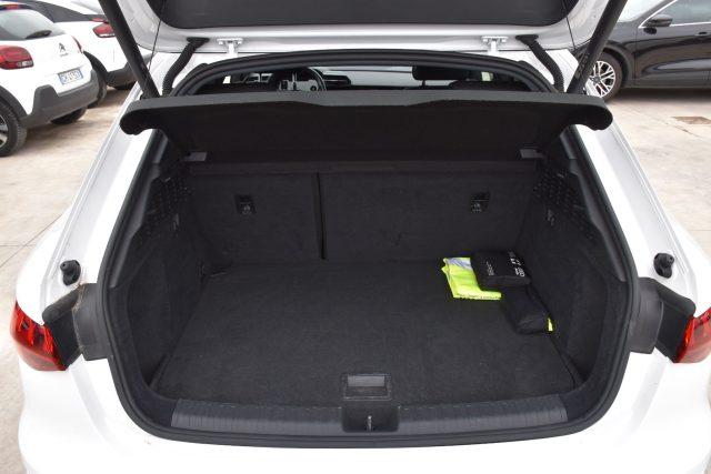 AUDI A3 SPB 30 TDI S tronic Business *Navi, Led*
