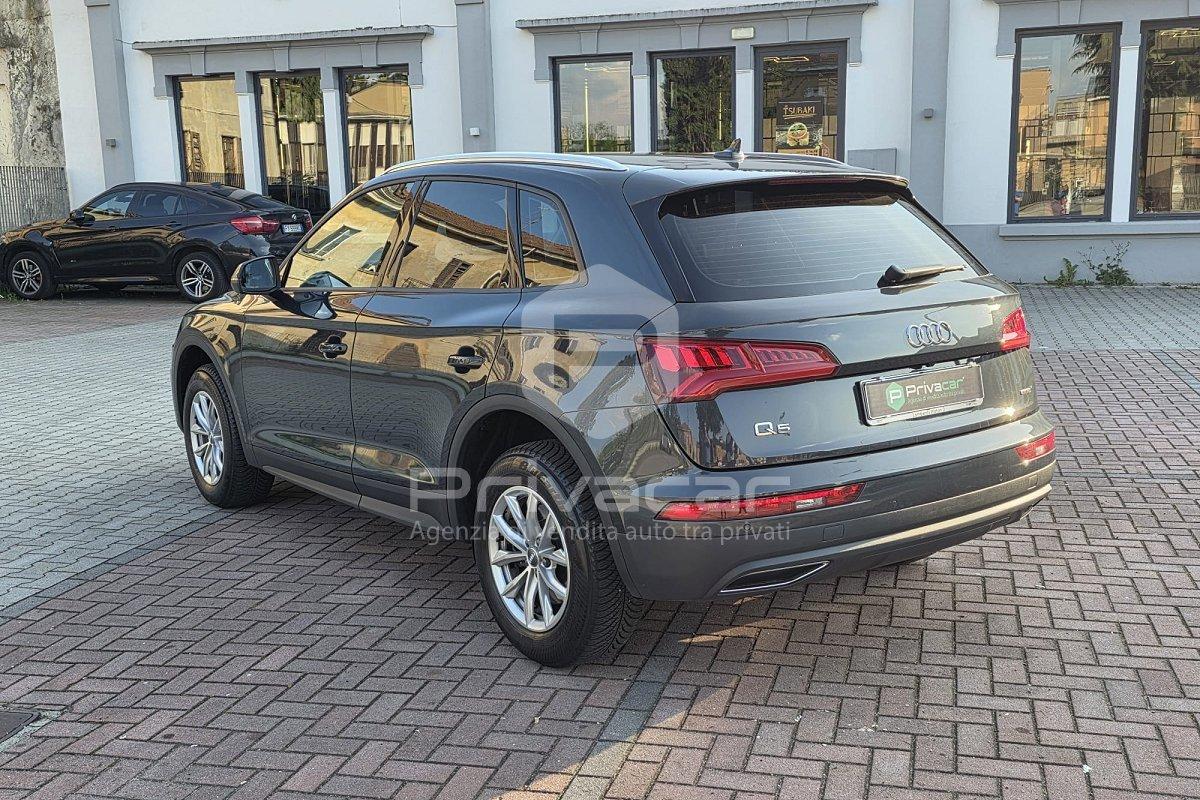 AUDI Q5 40 TDI quattro S tronic Business